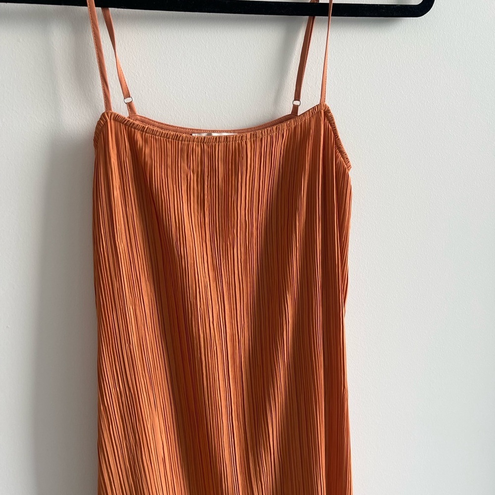 Madewell The Goldie Dress in Plissé Pleated Orange - Picture 4 of 6